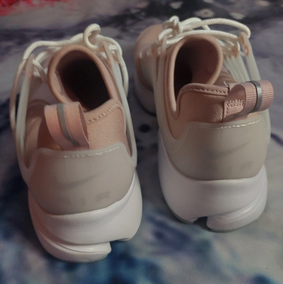 Nike Presto Pink & White - Picture 6 of 10